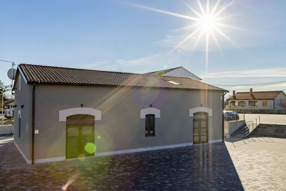 Kuća od klobasica izvana
