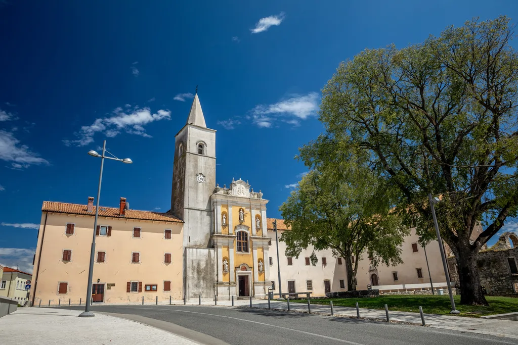 CRKVA SV. PETRA I PAVLA